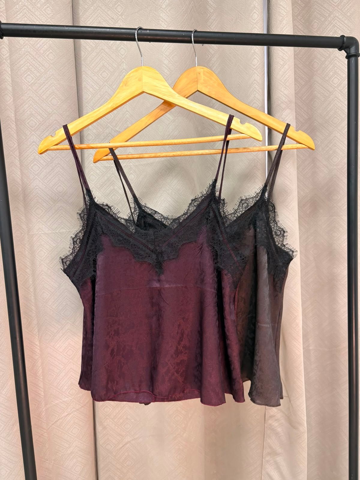 BLUSA LENCERA SATEN CON PUNTILLA