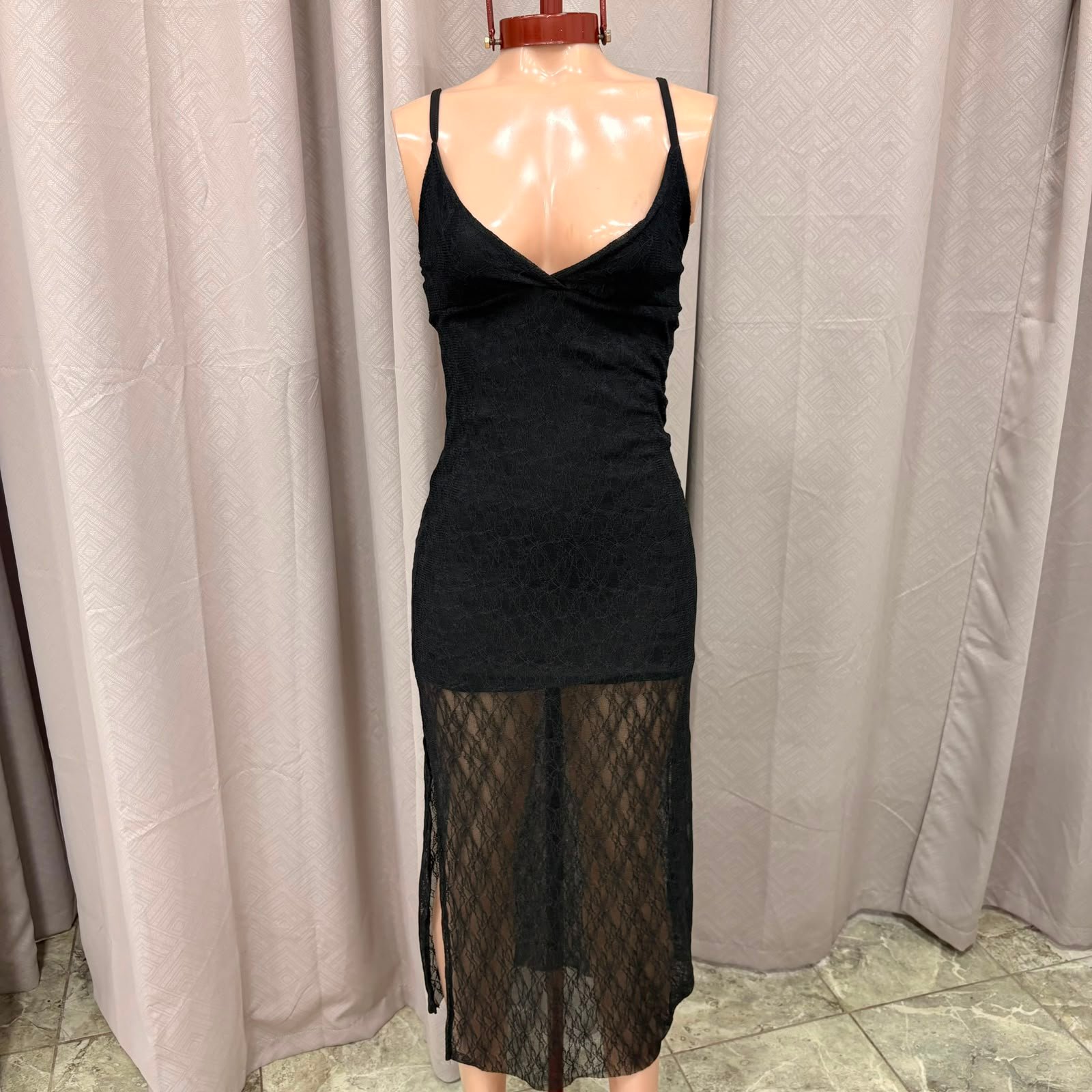 VESTIDO CON MINI LARGA ENCAJE