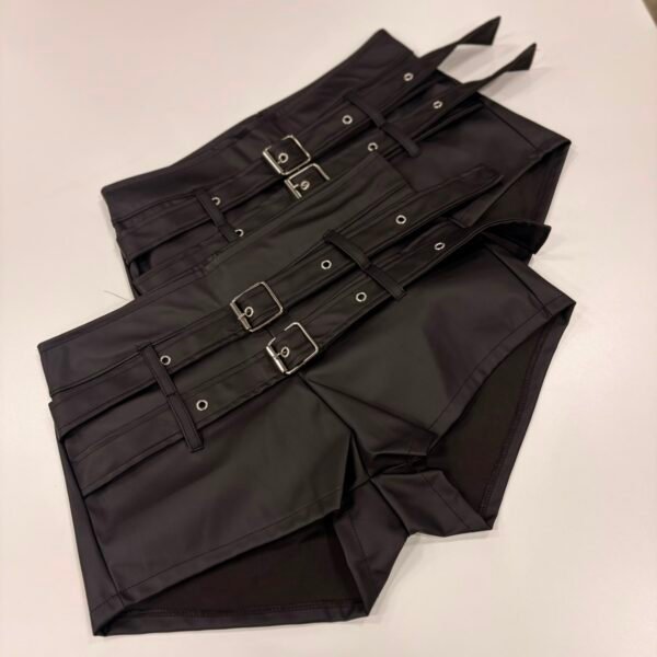 SHORT ENGOMADO DOBLE CINTO