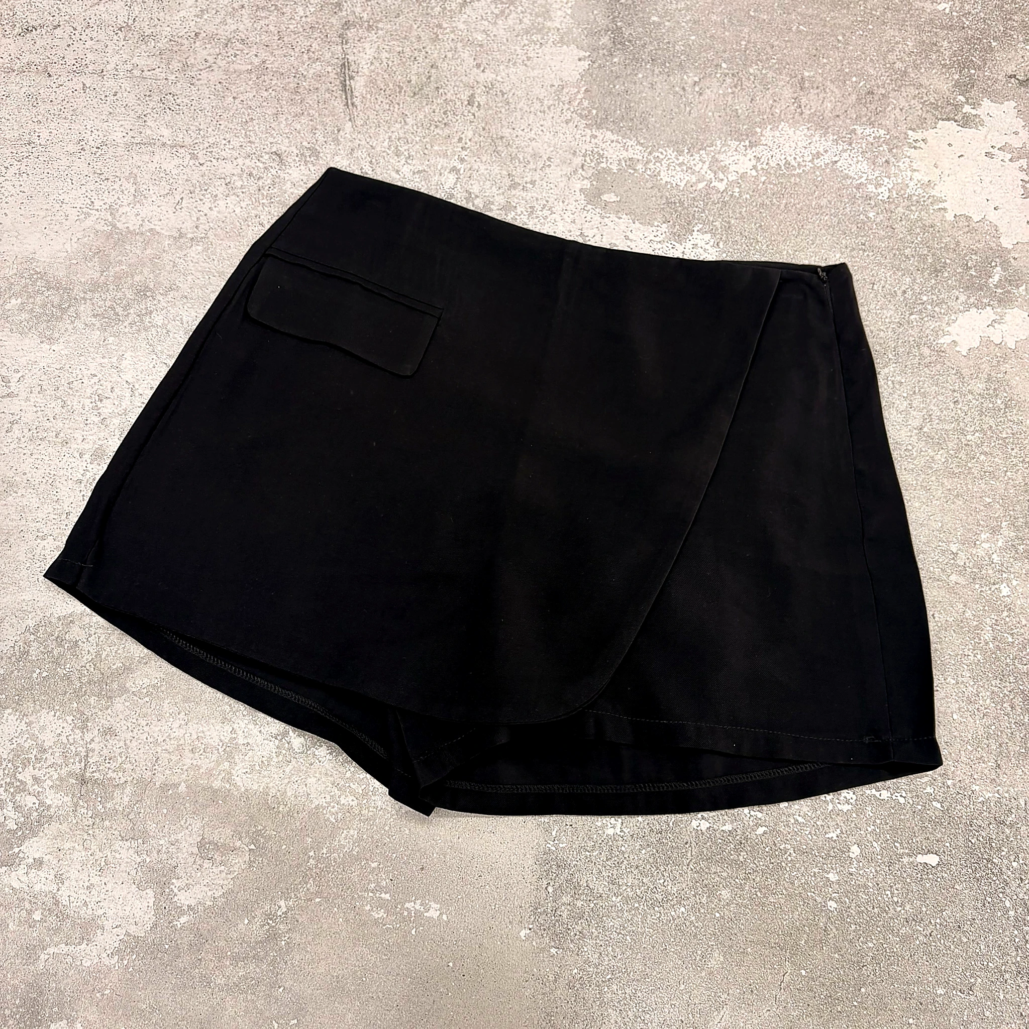 SHORT POLLERA