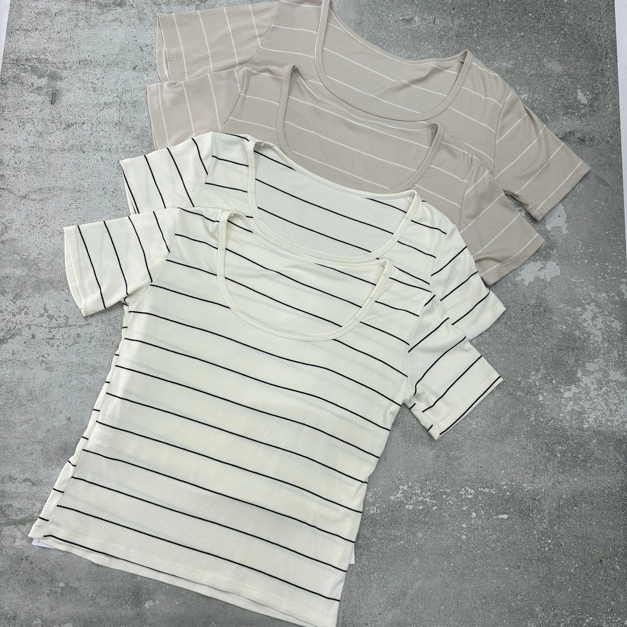 REMERA MORLEY RAYAS CUELLO ANCHO