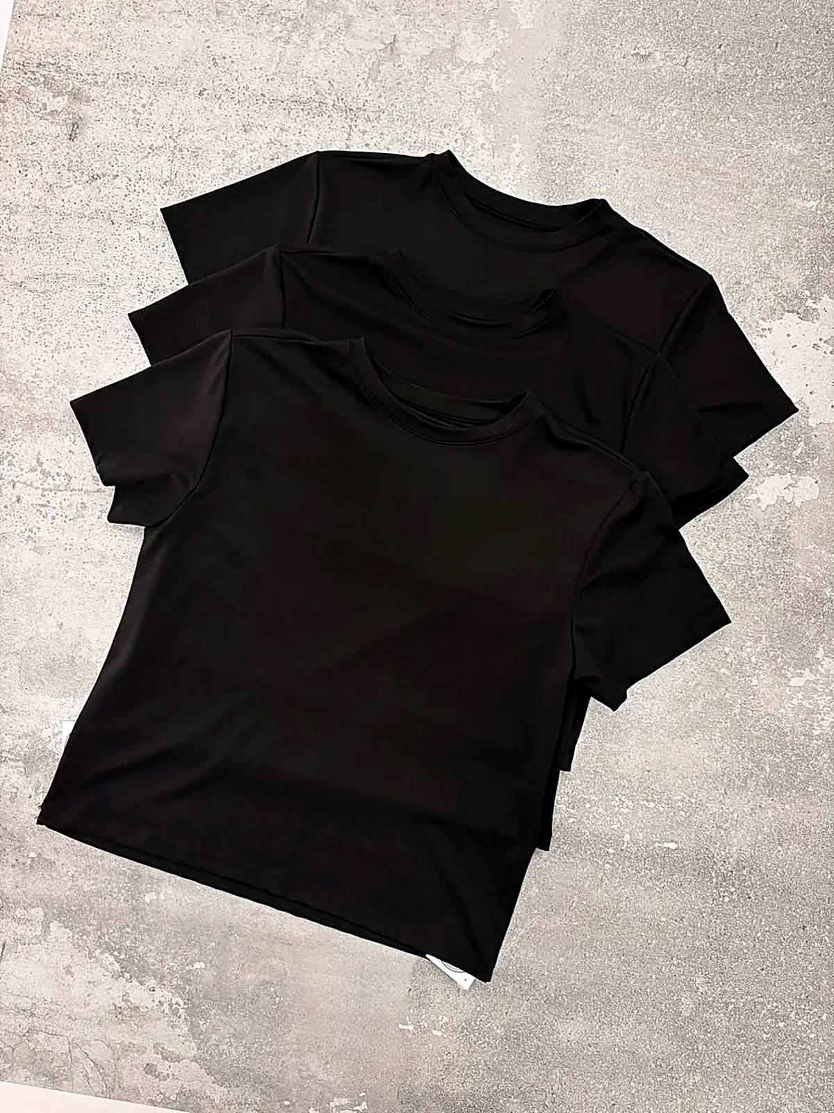 REMERA BASIC BLACK