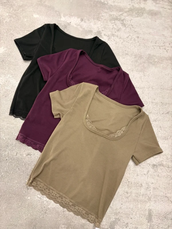 REMERA MORLEY CON ENCAJE