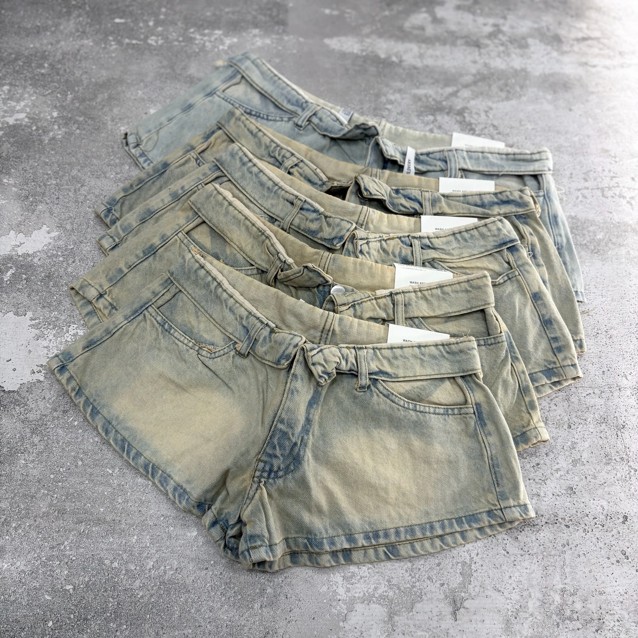 SHORT TIRO BAJO CON DOBLADILLO