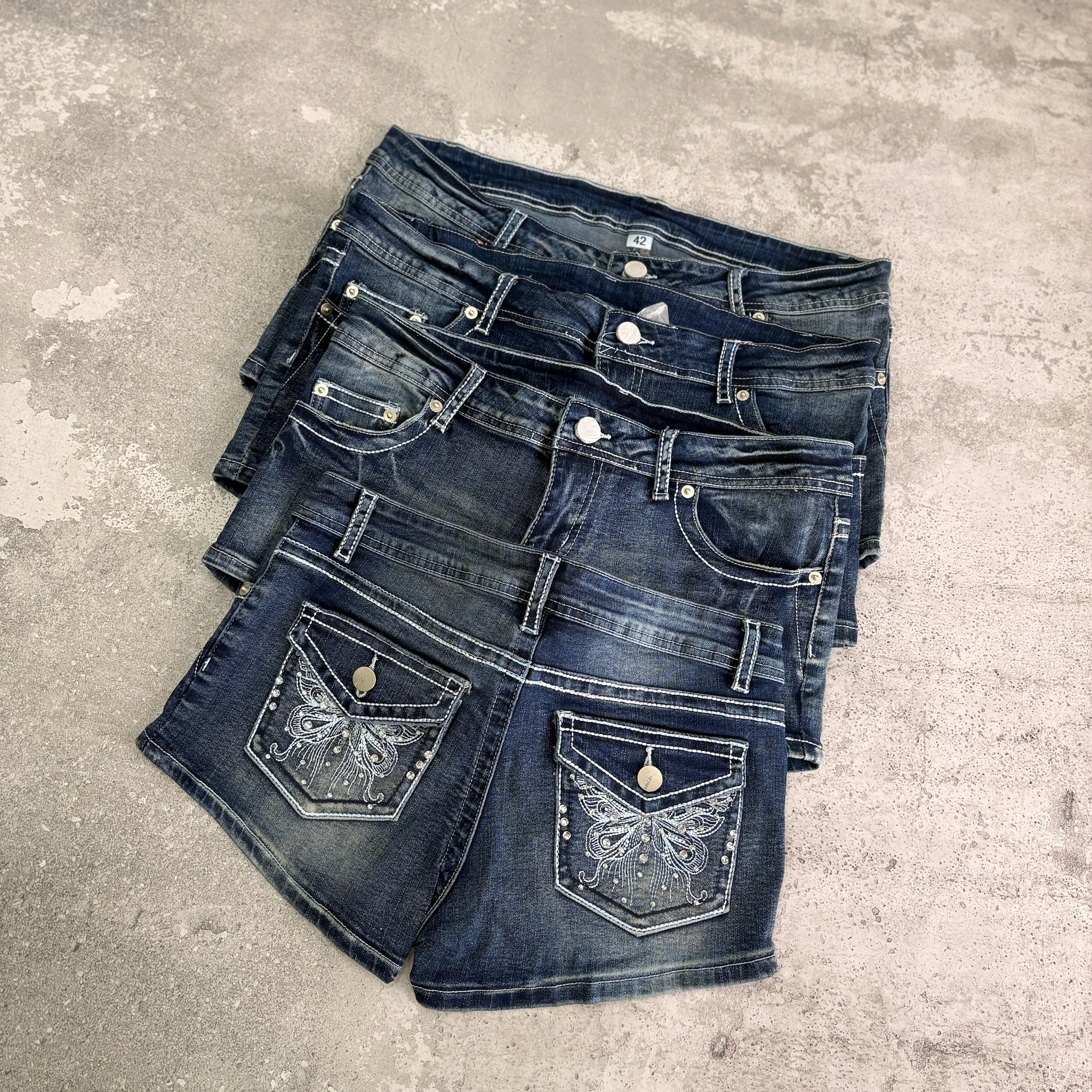 SHORT ELASTIZADO BOTON